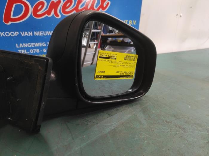 Außenspiegel rechts van een Chevrolet Spark (M300) 1.0 16V Bifuel 2012