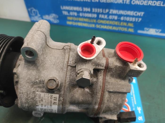 Air conditioning pump from a Volkswagen Polo V (6R) 1.2 TSI 16V BlueMotion Technology 2015