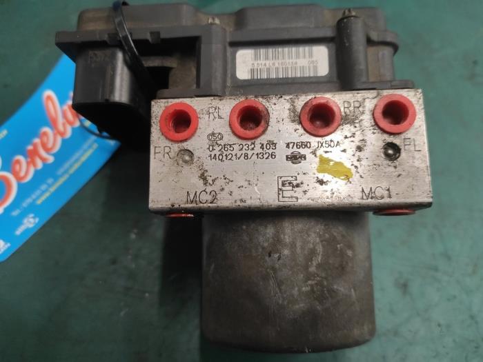 ABS pump from a Nissan NV 200 (M20M) 1.5 dCi 90 2014