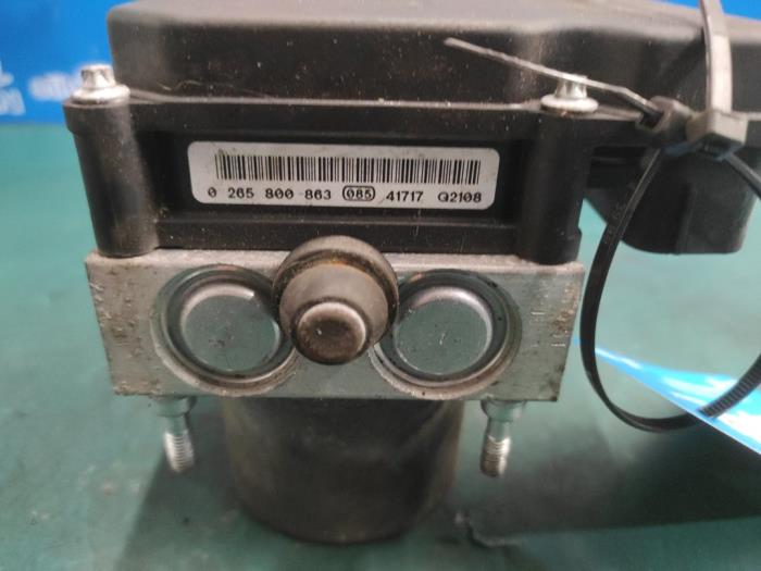 ABS pump from a Nissan NV 200 (M20M) 1.5 dCi 90 2014