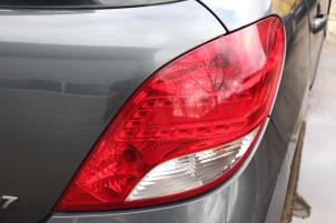 Używane Tylne swiatlo pozycyjne prawe Peugeot 207/207+ (WA/WC/WM) 1.4 Cena na żądanie oferowane przez Benelux Zwijndrecht B.V.