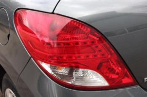 Używane Tylne swiatlo pozycyjne lewe Peugeot 207/207+ (WA/WC/WM) 1.4 Cena na żądanie oferowane przez Benelux Zwijndrecht B.V.