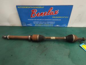 Used Front drive shaft, right Renault Clio IV Estate/Grandtour (7R) 0.9 Energy TCE 12V Price on request offered by Benelux Zwijndrecht B.V.