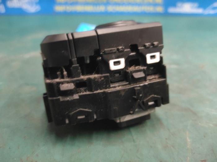 Interruptor de retrovisor de un Kia Niro I (DE) 1.6 GDI PHEV 2016