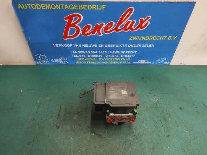 Używane Pompa ABS Renault Grand Scénic III (JZ) 1.2 16V TCe 115 Cena na żądanie oferowane przez Benelux Zwijndrecht B.V.