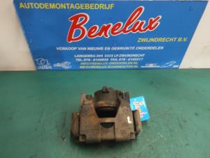 Używane Zacisk hamulcowy lewy przód Renault Grand Scénic III (JZ) 1.2 16V TCe 115 Cena € 20,00 Procedura marży oferowane przez Benelux Zwijndrecht B.V.