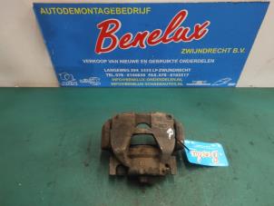 Used Front brake calliper, right Renault Grand Scénic III (JZ) 1.2 16V TCe 115 Price € 20,00 Margin scheme offered by Benelux Zwijndrecht B.V.