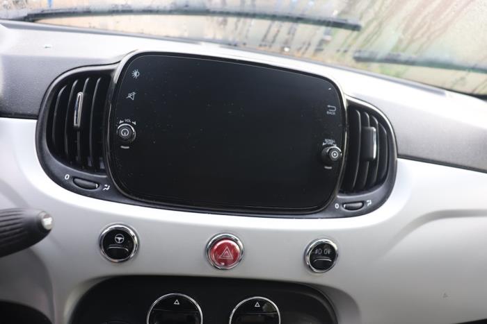Navigation set from a Fiat 500 (312) 1.2 69 2020