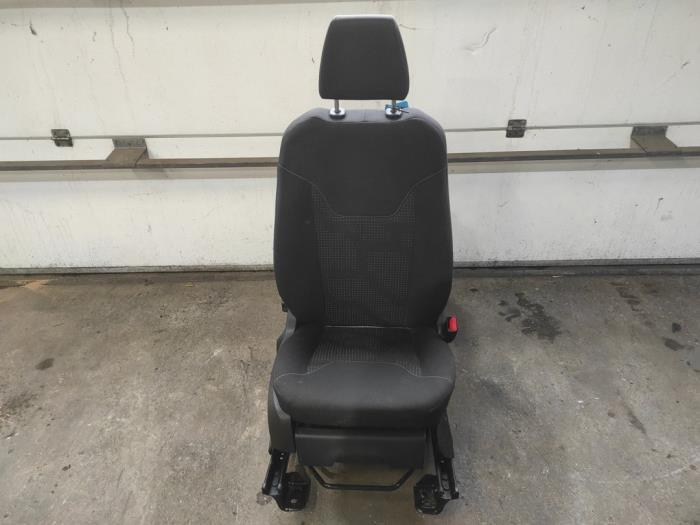 Używane Fotel prawy Ford Transit Courier 1.5 TDCi 75 Cena na żądanie oferowane przez Benelux Zwijndrecht B.V.