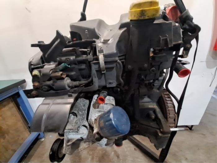 Gebrauchte Motor Renault Kangoo Express (FW) 1.5 dCi 75 Preis auf Anfrage angeboten von Benelux Zwijndrecht B.V.
