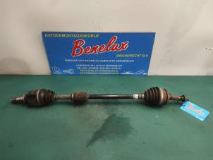 Used Front drive shaft, right Toyota Yaris III (P13) 1.5 16V Hybrid Price on request offered by Benelux Zwijndrecht B.V.