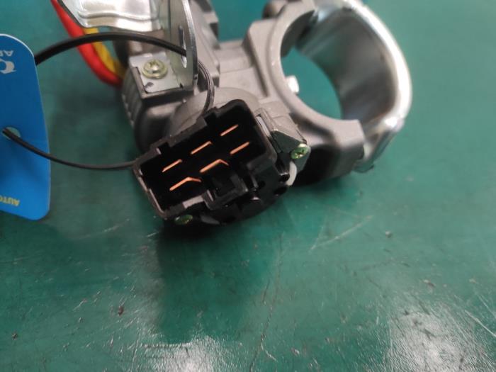 Ignition lock + key from a Kia Rio III (UB) 1.2 CVVT 16V 2013