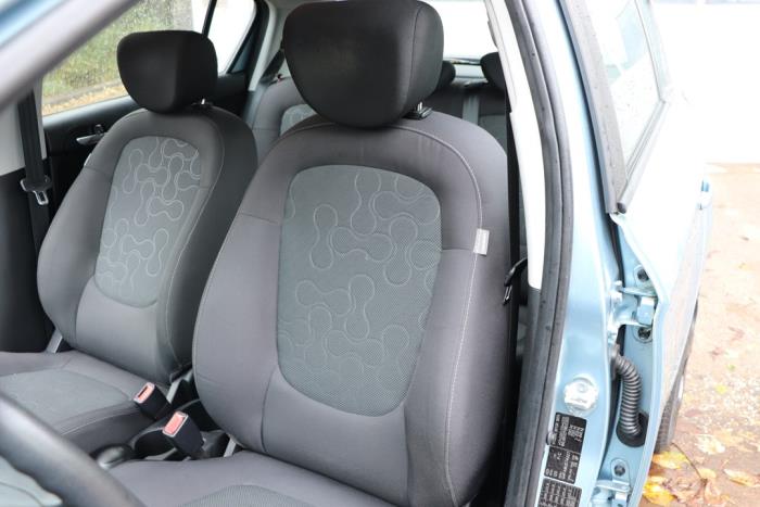 Set of upholstery (complete) from a Hyundai i20 1.4i 16V 2009