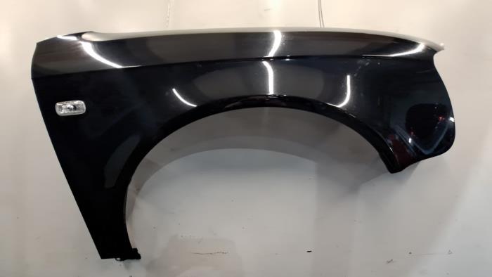 Używane Blotnik prawy przód Audi A4 Avant (B7) 2.5 TDI V6 24V Cena € 50,00 Procedura marży oferowane przez Benelux Zwijndrecht B.V.