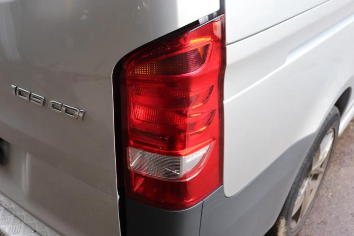 Taillight, right from a Mercedes-Benz Vito (447.6) 1.6 109 CDI 16V 2018