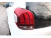 Feu arrière gauche d'un Peugeot 108, 2014 1.0 12V, Berline avec hayon arrière, Essence, 998cc, 51kW (69pk), FWD, 1KRFE; CFB, 2014-05, PSCFB 2014