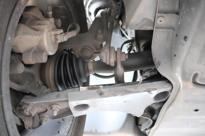 Arbre de transmission avant droit d'un Volkswagen Taigo 1.0 TSI 95 12V 2023