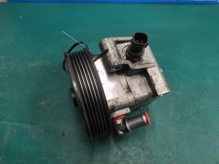 Power steering pump from a Ford Focus 1 Wagon 1.6 16V 2002