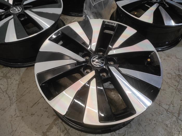 Set of wheels Volkswagen Taigo 1.0 TSI 95 12V - 2G7601025A Alloy OEM