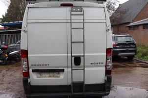 Used Minibus/van rear door Peugeot Boxer (U9) 2.2 HDi 100 Euro 4 Price on request offered by Benelux Zwijndrecht B.V.
