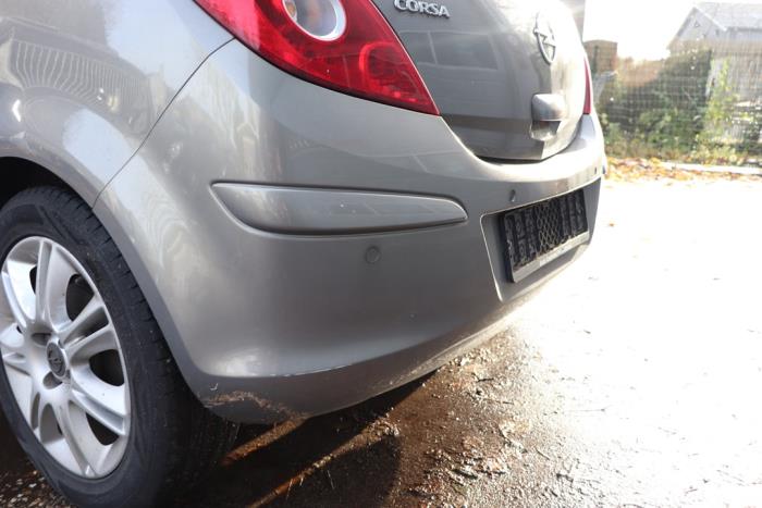 Zderzak tylny z Opel Corsa D 1.4 16V Twinport 2011