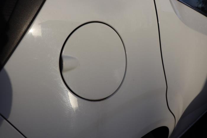 Tank cap cover from a Daewoo Aveo 1.4 16V 2011