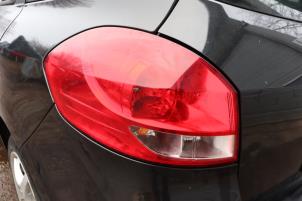 Used Taillight, left Renault Clio III Estate/Grandtour (KR) 1.2 16V 75 Price on request offered by Benelux Zwijndrecht B.V.