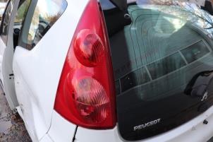 Używane Tylne swiatlo pozycyjne lewe Peugeot 107 1.0 12V Cena na żądanie oferowane przez Benelux Zwijndrecht B.V.