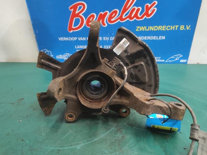 Knuckle, front left from a Hyundai iX20 (JC) 1.4i 16V 2016