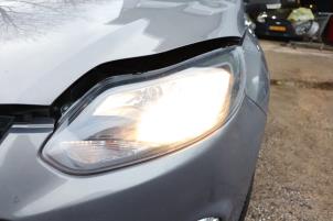 Used Headlight, left Ford Focus 3 1.6 EcoBoost 16V Price on request offered by Benelux Zwijndrecht B.V.