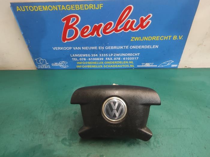 Left airbag (steering wheel) from a Volkswagen Caddy III (2KA,2KH,2CA,2CH) 1.9 TDI 2005
