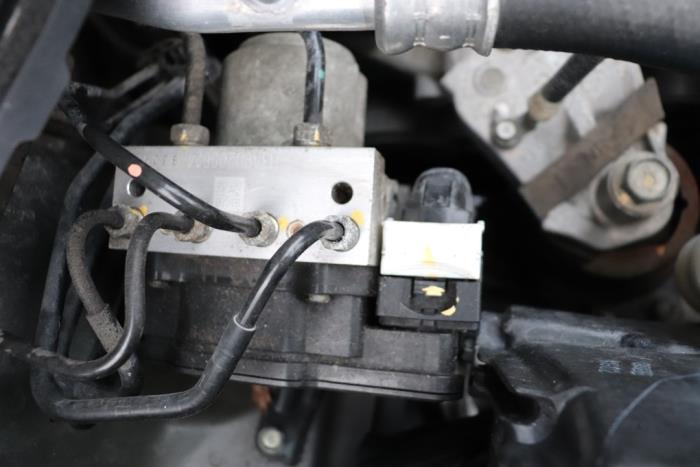 Usagé Bloc ABS Honda Jazz (GE6/GE8/GG/GP) 1.2 VTEC 16V Prix sur demande proposé par Benelux Zwijndrecht B.V.