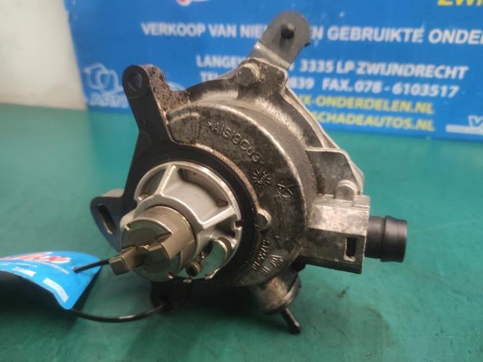 Vacuum pump (petrol) from a Ford Focus 3 Wagon 1.0 Ti-VCT EcoBoost 12V 125 2013