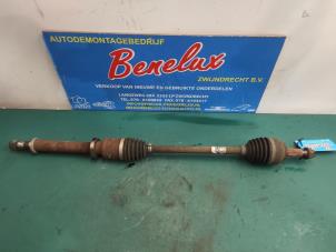 Used Front drive shaft, right Renault Clio III Estate/Grandtour (KR) 1.2 16V 75 Price on request offered by Benelux Zwijndrecht B.V.