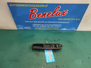Used Electric window switch Peugeot 307 Break (3E) 1.6 16V Price on request offered by Benelux Zwijndrecht B.V.