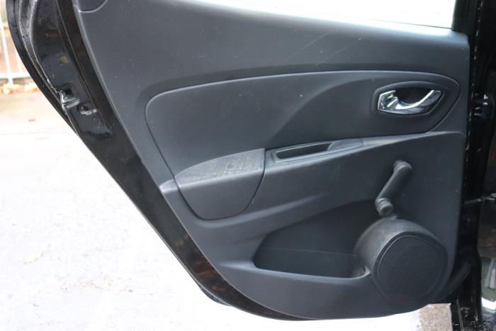 Drzwi lewe tylne wersja 4-drzwiowa z Renault Clio IV (5R) 1.5 Energy dCi 90 FAP 2013