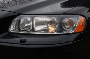 Used Headlight, left Volvo V70 (SW) 2.4 20V 140 Price on request offered by Benelux Zwijndrecht B.V.