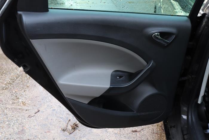 Rear door 4-door, left from a Seat Ibiza ST (6J8) 1.2 TDI Ecomotive 2012