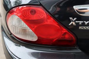 Używane Tylne swiatlo pozycyjne lewe Jaguar X-type 3.0 V6 24V Cena na żądanie oferowane przez Benelux Zwijndrecht B.V.