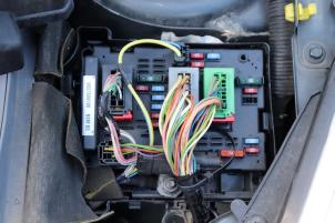 Used Fuse box Peugeot 206+ (2L/M) 1.4 HDi Price on request offered by Benelux Zwijndrecht B.V.