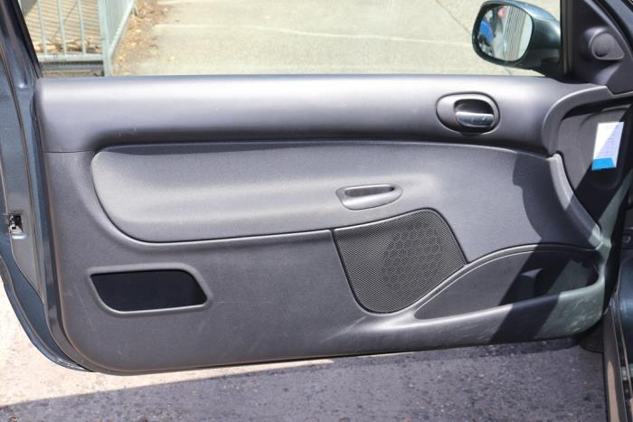 Door 2-door, left from a Peugeot 206+ (2L/M) 1.4 HDi 2011