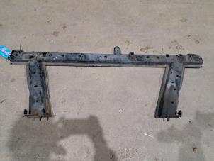 Used Radiator bar Renault Clio III Estate/Grandtour (KR) 1.2 16V 75 Price on request offered by Benelux Zwijndrecht B.V.
