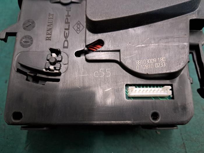Interruptor de limpiaparabrisas de un Renault Clio III Estate/Grandtour (KR) 1.2 16V 75 2010