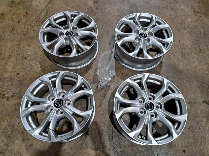 Gebrauchte Felgen Set Mazda CX-3 (DJ/DK) 2.0 SkyActiv-G 120 Preis auf Anfrage angeboten von Benelux Zwijndrecht B.V.