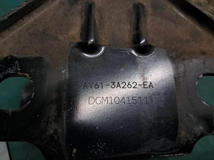 Bras de suspension avant gauche d'un Ford Focus 3 1.6 Ti-VCT 16V 125 2011