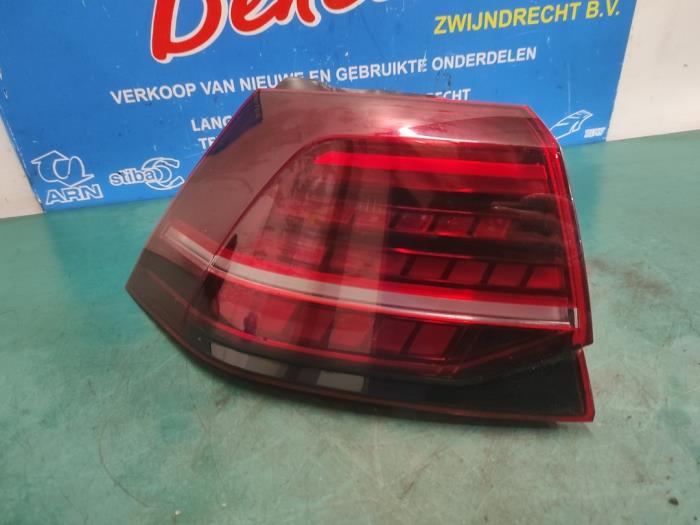 Rücklicht links van een Volkswagen Golf VII (AUA) 1.0 TSI 12V 2018
