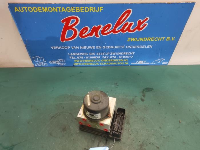 Begagnade ABS-pump Nissan Navara (D40) 2.5 dCi 16V 4x4 Pris på förfrågan erbjuds av Benelux Zwijndrecht B.V.