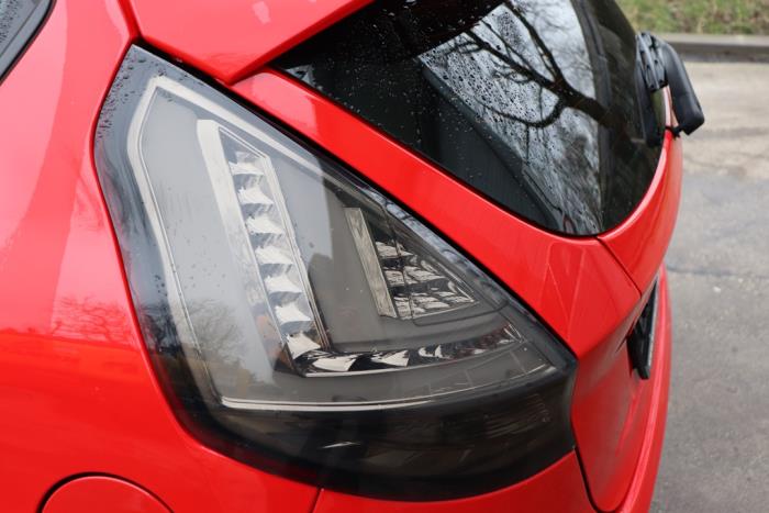 Juego de luces traseras derecha e izquierda de un Ford Fiesta 6 (JA8) 1.0 EcoBoost 12V 100 2016