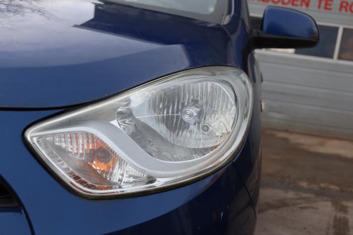 Headlight, left from a Hyundai i10 (F5) 1.2i 16V 2012