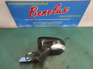 Used Wing mirror, left Renault Clio IV (5R) 0.9 Energy TCE 90 12V Price on request offered by Benelux Zwijndrecht B.V.